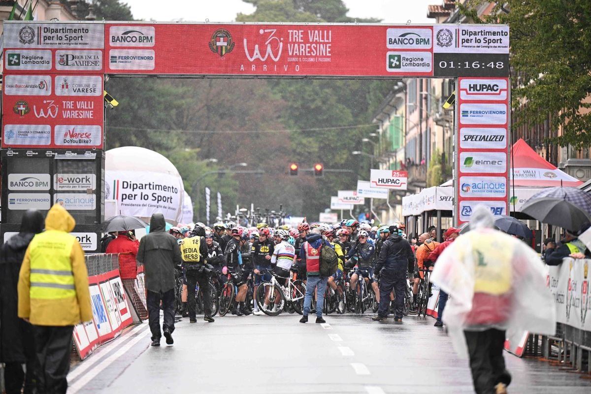 Ladies were forced to keep riding despite rain in Tre Valli Varesine: "They rolled up the window and drove off"