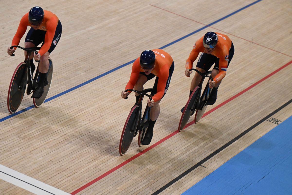 'Bullet Train' doet het weer! Nederlandse mannen winnen Teamsprint met overmacht, zilver voor de vrouwen