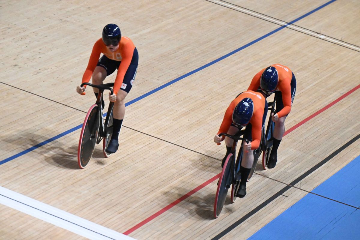 Nederlandse vrouwen pakken zilver op Teamsprint, Britse dames maken favorietenrol waar op WK