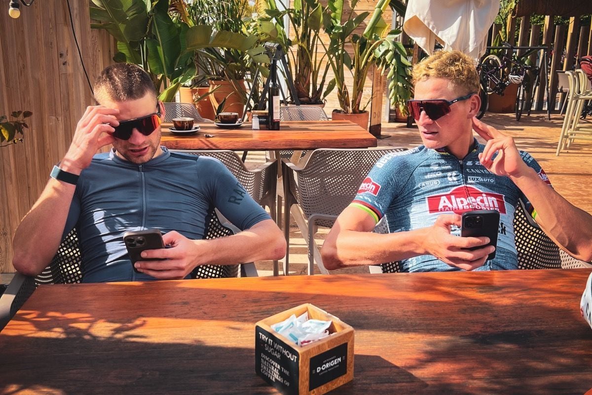 📸 David van der Poel heeft aan één smiley genoeg om gevoel na training met Mathieu te duiden