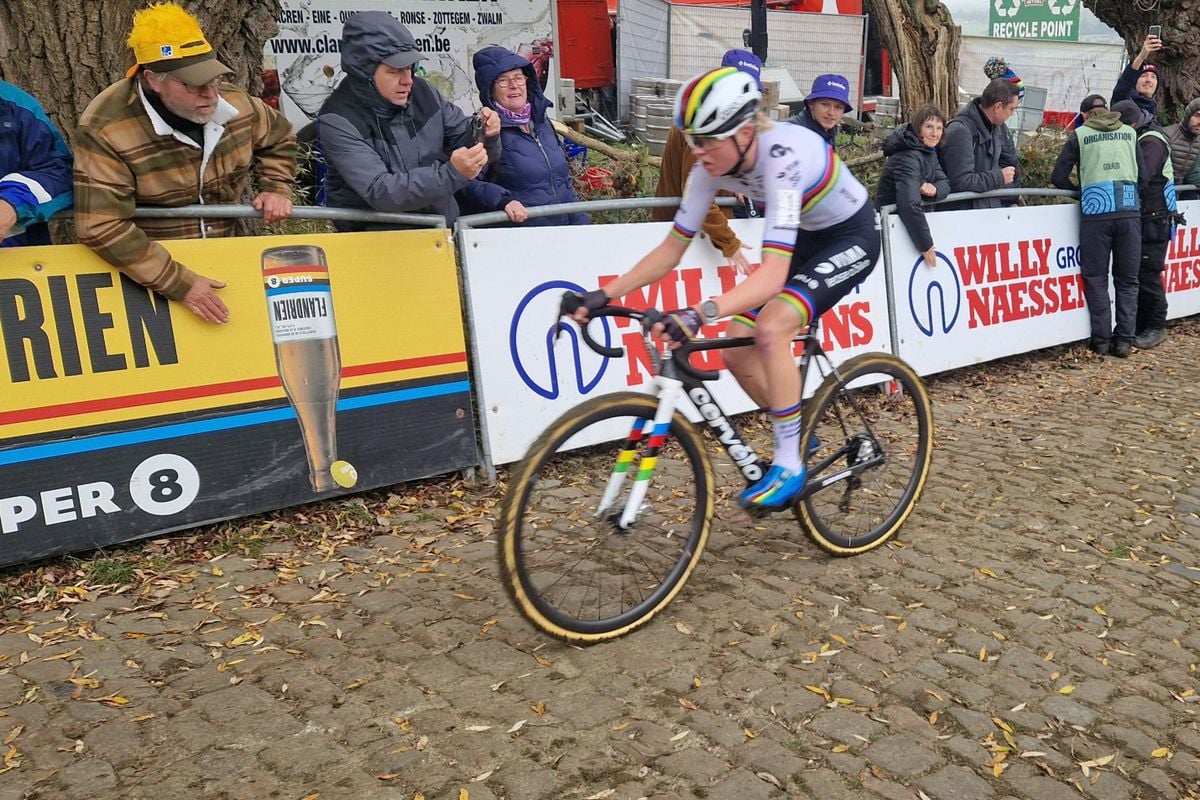 Van Empel’s plan succeeds: Dutch rider conquers legendary Koppenberg with style, Brand comes in second