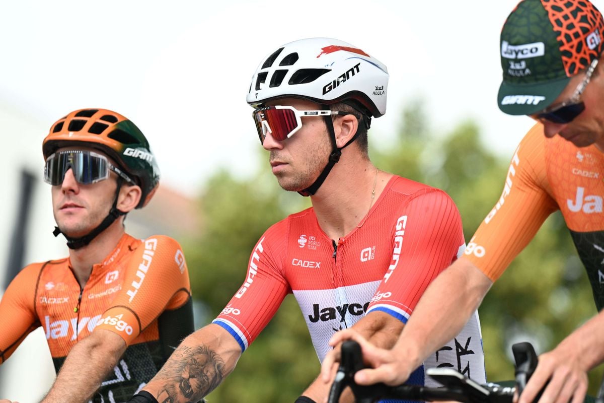 Groenewegen left Visma, but now faces lead-outs by Van der Poel: "That’s when the glasses fly through the bus"