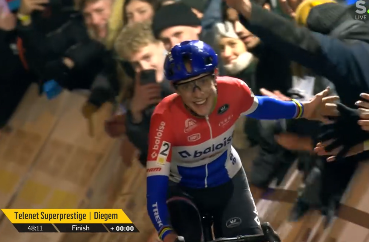 Brand overpowers Alvarado to win Superprestige Diegem, Van der Heijden completes all-Dutch podium