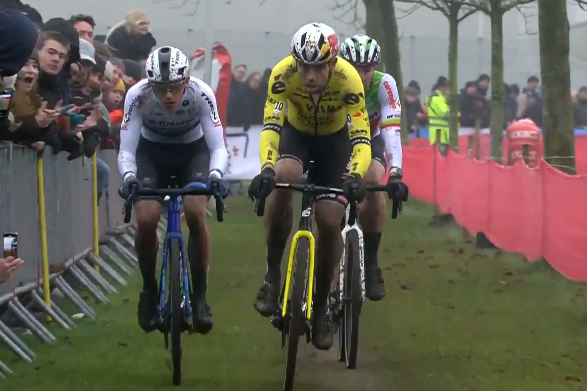 Nys genoot van ambiance aan zijde van Van Aert en Van der Poel: 'Die mensen die zeggen dat de cross dood is...'