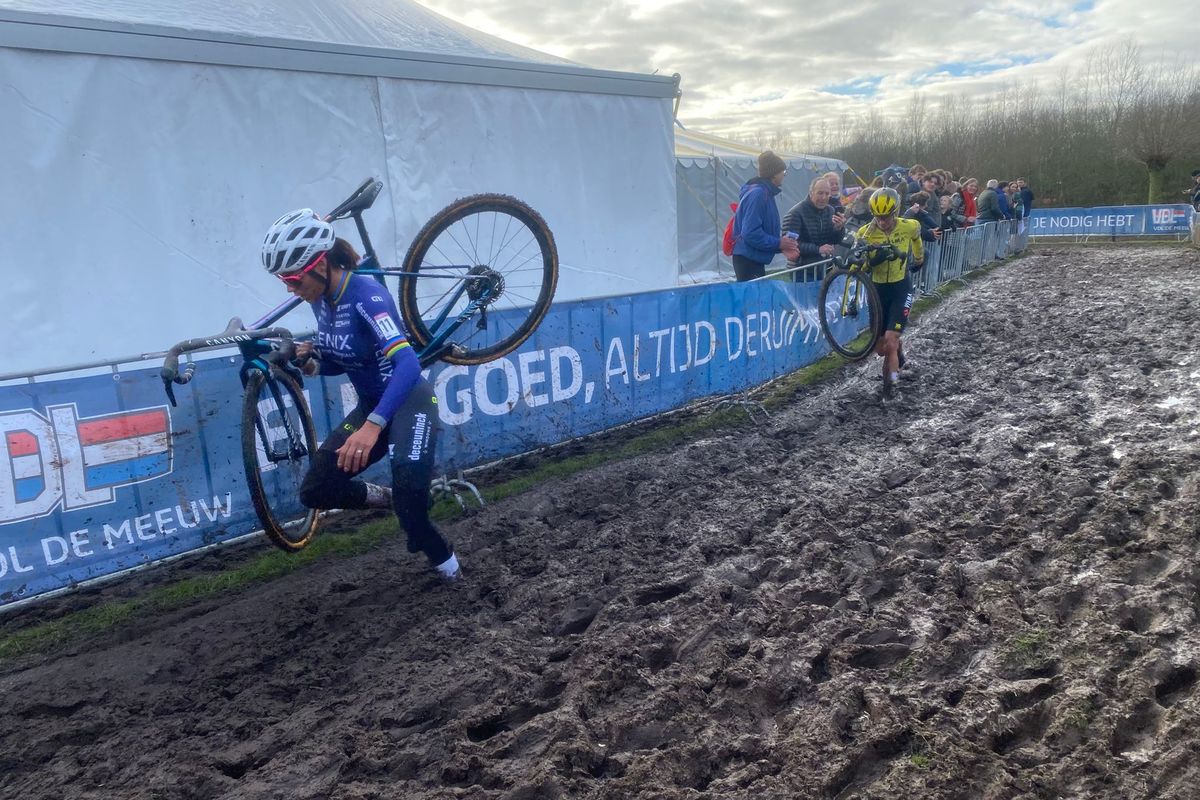 Ondertussen in het peloton | Seizoen vermoeide Alvarado voorbij, geen cross in Middelkerke; Evenepoel zet stappen in herstel