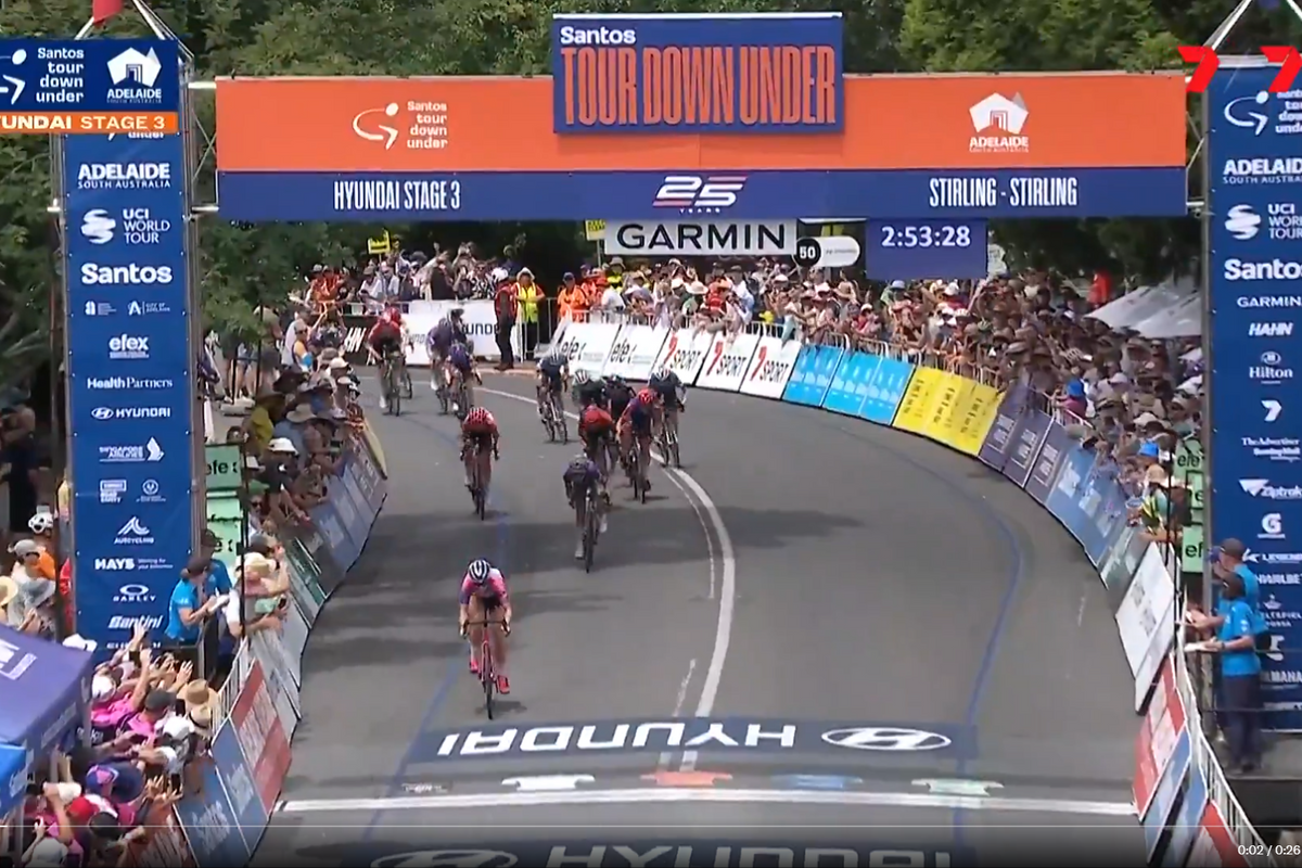 Dygert wint (na anderhalf jaar droogte) slotrit Tour Down Under, Ruegg houdt Smulders af en pakt eindzege