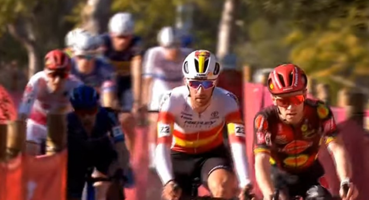 Iedereen tegen Wout van Aert, of toch niet? Eli Iserbyt had andere gerechtvaardigde reden om hard te rijden in Benidorm