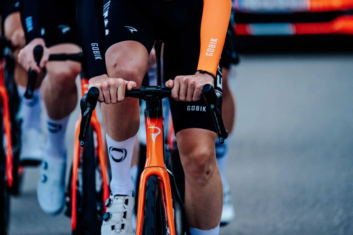 Ondertussen in het peloton | INEOS bouwt verder aan de toekomst en haalt pas 16-jarig (!) Spaans talent binnen
