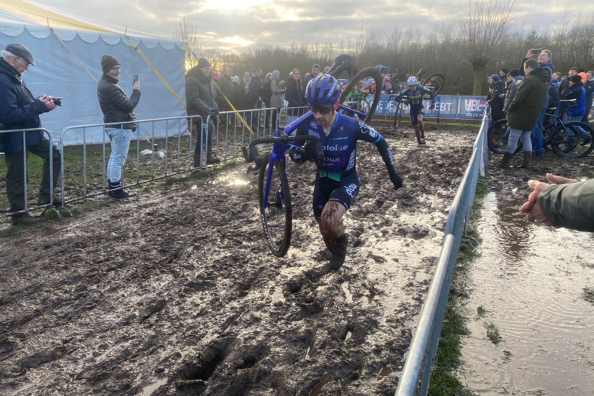 Lars van der Haar feels for Pim Ronhaar after National Cyclo-cross Championships: "I even shouted at him to go full speed!"