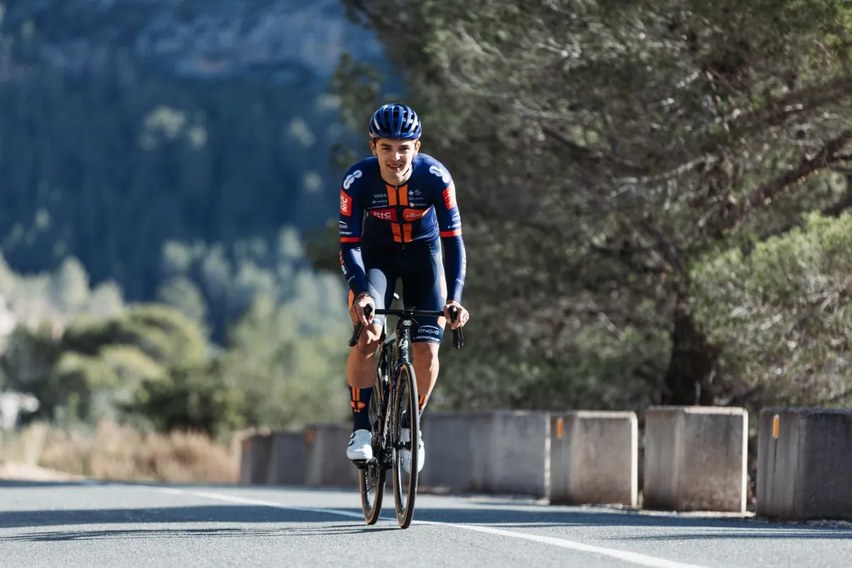 LIVE etappe 6 Ronde van Zwitserland 2025 | Even weg van de Alpencols voor zeldzame spurtkans