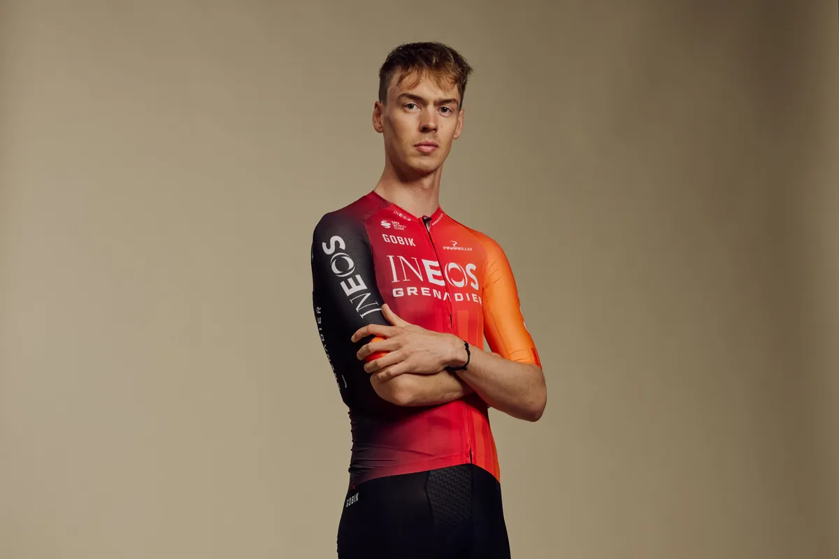 INEOS rekent in Giro op Arensman 2.0, dankzij nieuwe coach, bewust lossen bij ploegmaats en taakverdeling met Bernal