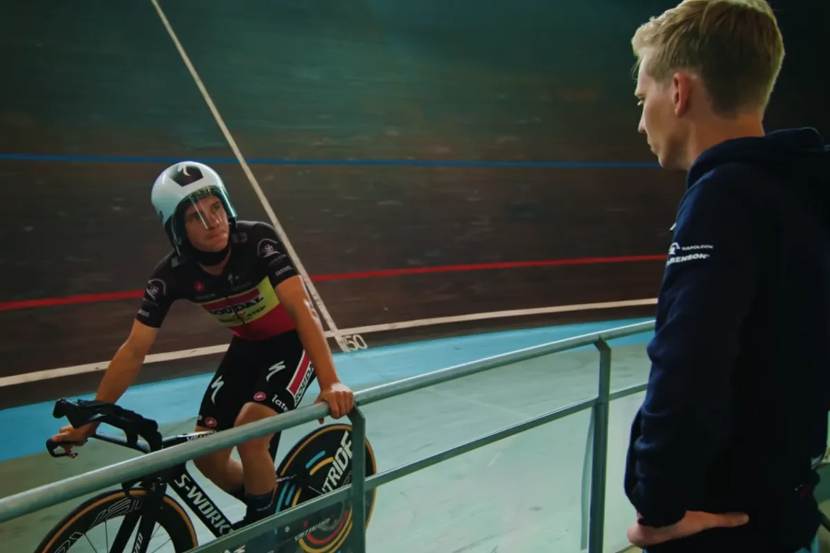 'Nederlandse trainer volgt Evenepoel niet naar Red Bull'; Belg kan rekenen op expertise vanuit Visma, UAE, INEOS, triatlon én Max Verstappen bij nieuwe ploeg
