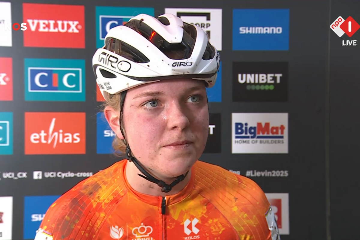 Dutch Van Empel takes cyclo-cross world title in thrilling finish: "Lucinda Brand was an incredible rival today"