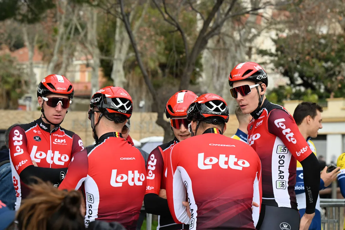 Ondertussen in het peloton | Lotto presenteert nieuwe naam en aangepast tenue voor de Tour de France