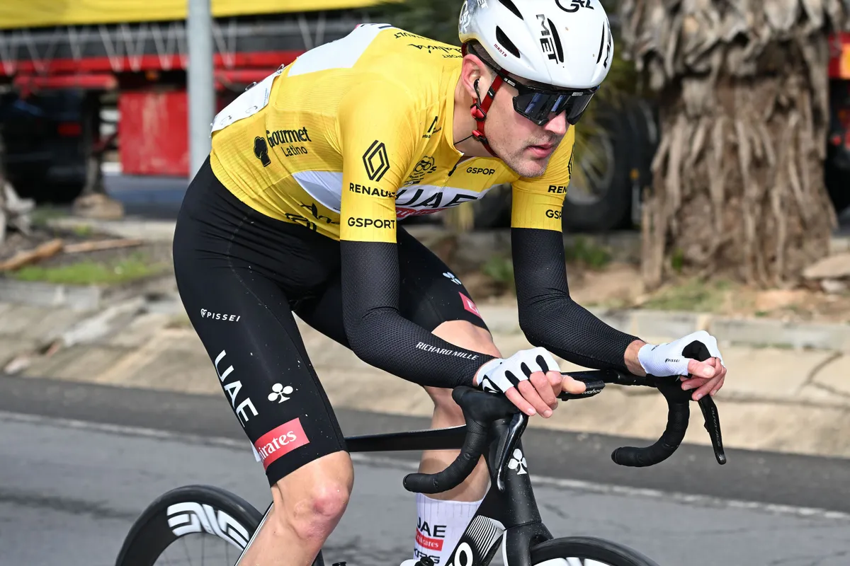 Uitslagen Ruta Del Sol 2025 | Linkerhand Pogacar doet het in Andalusië voor eigen rekening