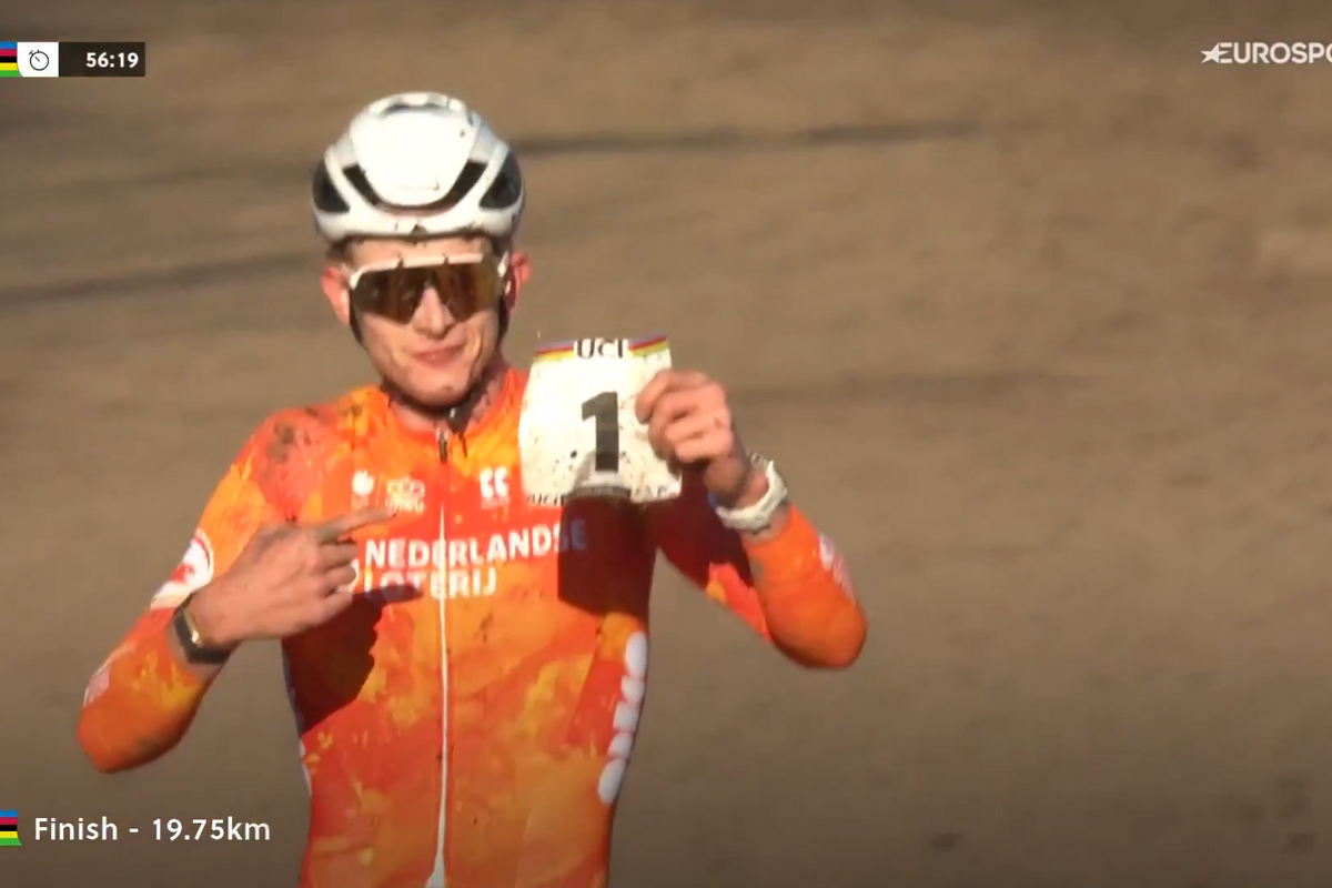 In ronde één laat 'Turbo'-Tibor Del Grosso al zien wie er de baas is: met groot vertoon van macht naar tweede wereldtitel