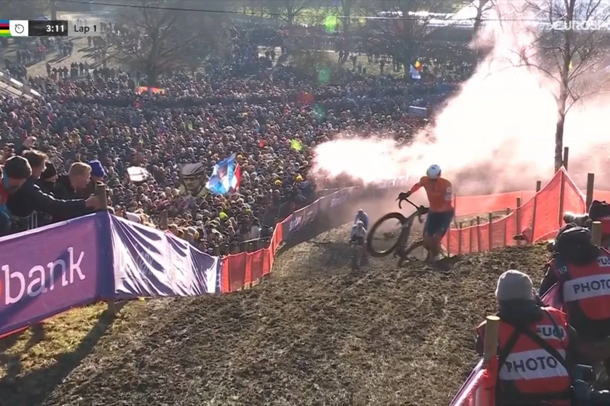 wk veldrijden vuurwerk