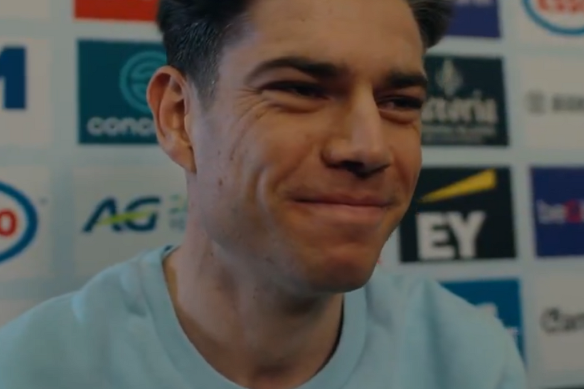 Ondertussen in het peloton | 'Woet' van Aert dolt met UCI in hilarisch interview