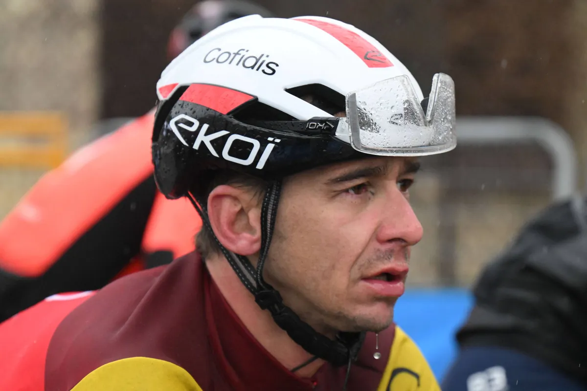 Cofidis dreigt met aanklacht en bijt stevig van zich af na commotie rondom Coquard: 'Hij heeft geen enkele fout begaan'