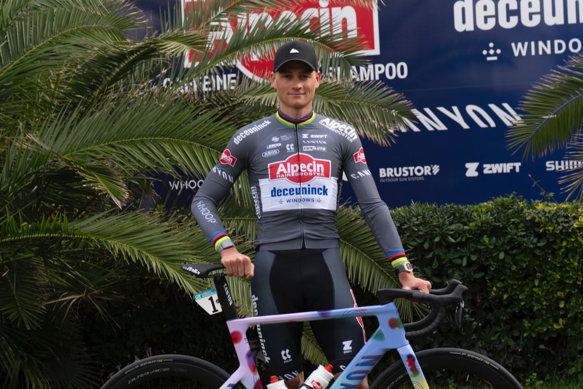 📸 Van der Poel goes wild! Met deze unieke koersfiets is Mathieu vanaf nu te zien in Tirreno-Adriatico