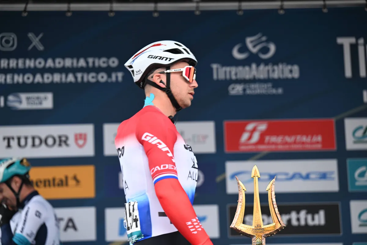LIVE NK wielrennen 2025 - elite mannen | Sprinters mogen hopen op rood-wit-blauw op rondje Ede