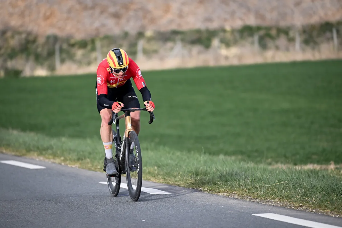 LIVE etappe 17 Tour de France 2025 | Sterk viertal krijgt vrijgeleide, peloton controleert voor sprint in Valence