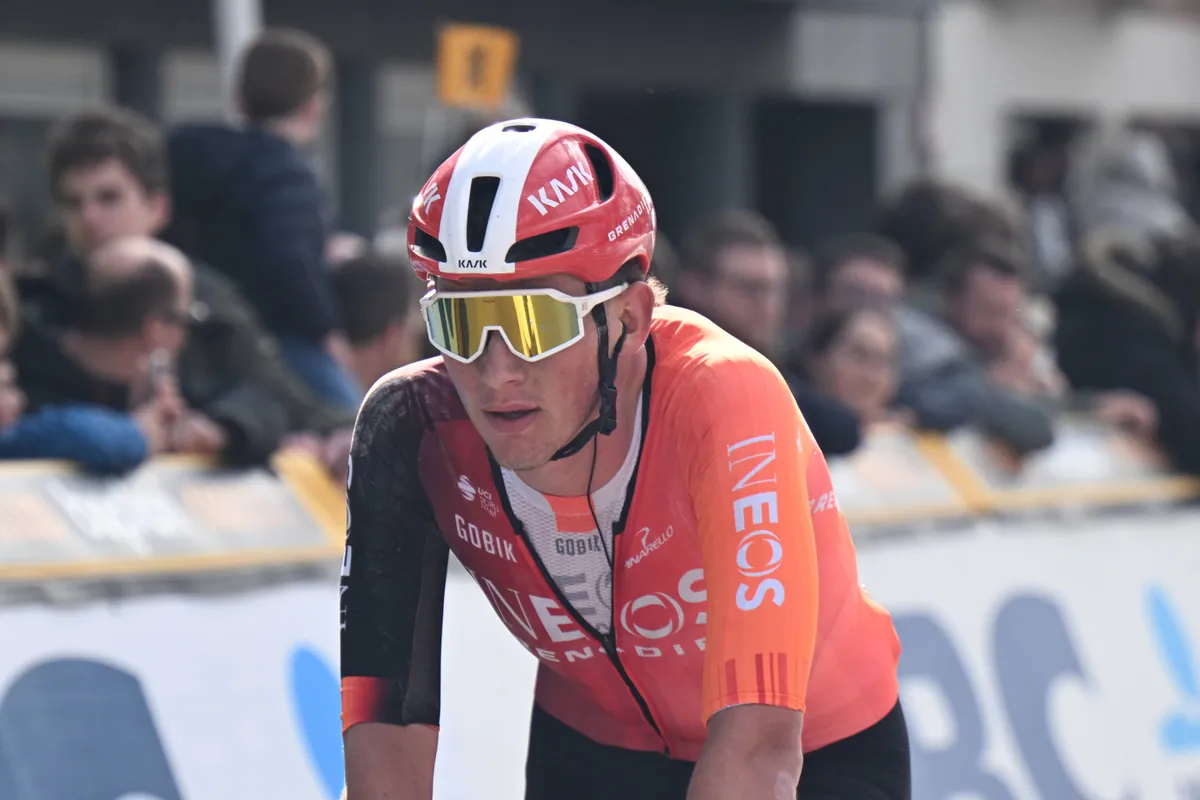 Parcours en uitslagen Giro d'Italia 2025 | Tarling boekt zijn grootste zege, Roglic neemt roze trui over van Pedersen