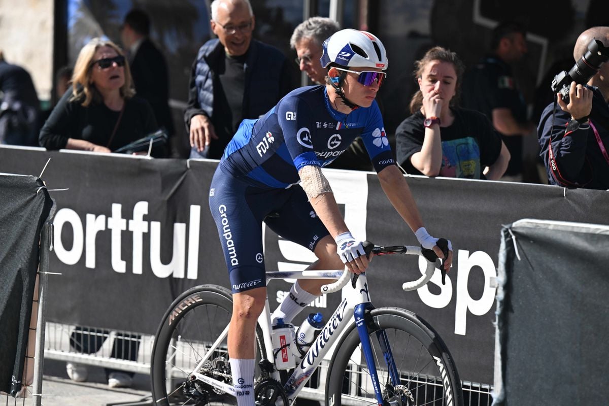 Laatste afhaker Grégoire lovend over Van der Poel: 'In grote wedstrijden zie je in zijn ogen dat hij gewoon wil winnen'