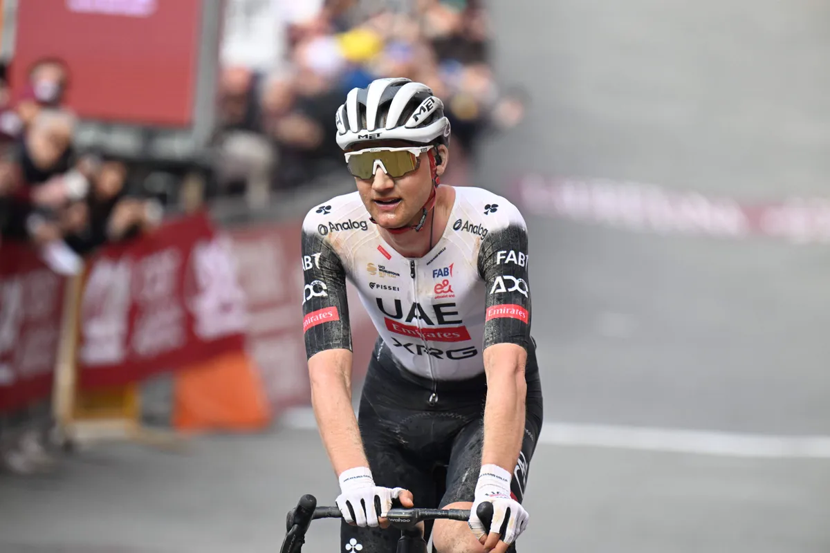 Evenepoel showt Tour-vorm met aanval na aanval op BK, waar Tim Wellens de sterkste blijkt met straffe solo