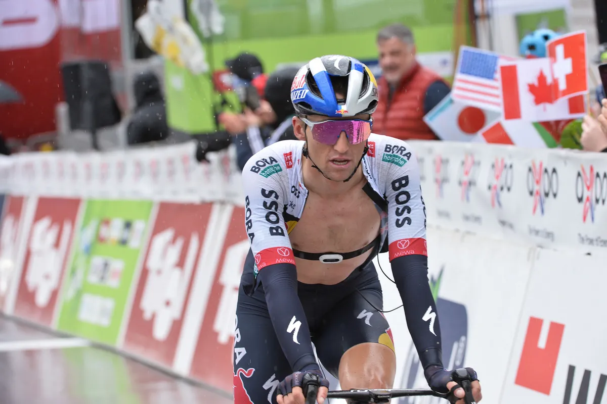 Misschien wel beste Hindley ooit moet lijdzaam toezien hoe Red Bull voor Roglic kiest: 'Kan alleen maar hopen'
