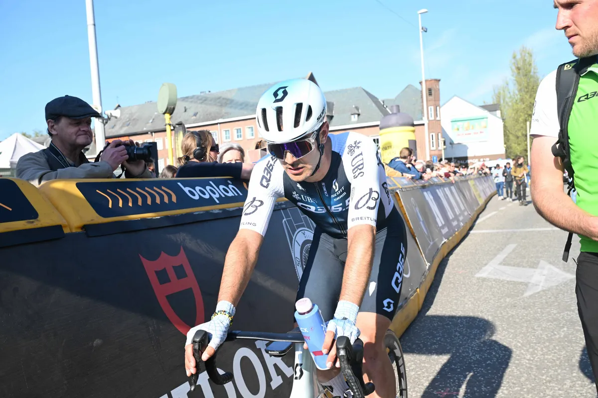 Ook outsider in Giro-sprints verlengt contract, net als luxeknechten Pogacar, Van der Poel en Evenepoel, Intermarché-kopstuk en Cofidis-kaaskop