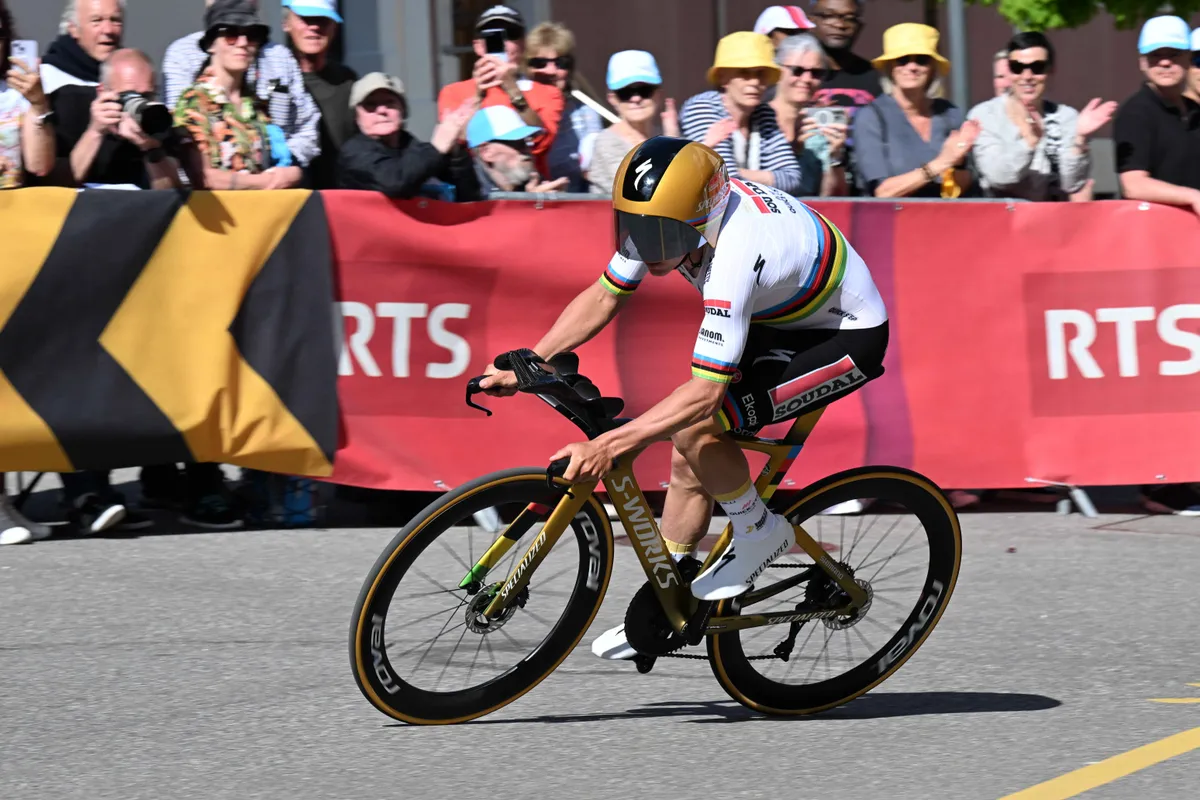 Favorieten vijfde etappe Ronde van Romandië 2025 | Evenepoel versus de rest in kletsnatte rit tegen de klok!