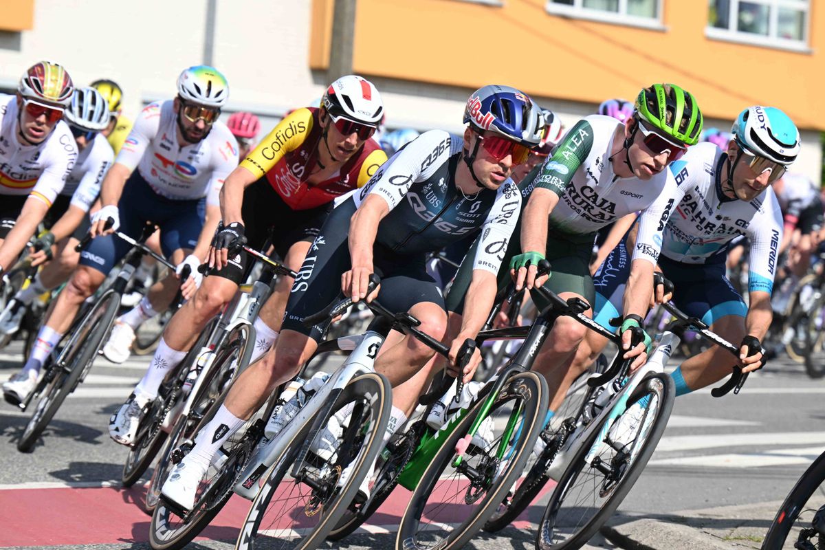 🎥 Q36.5 (onder naam Pinarello-Q36.5), Lotto, Cofidis en Uno-X doen aanvraag voor WorldTour-licentie