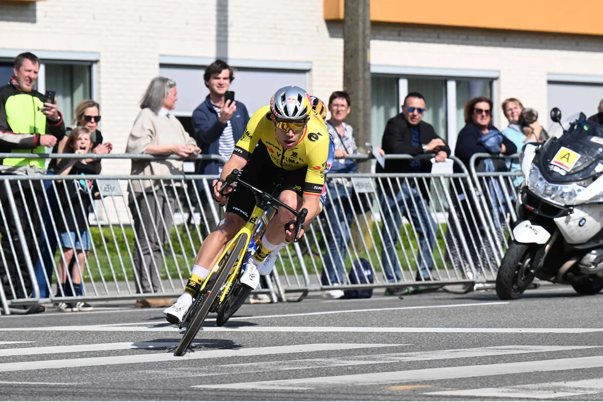 Valpartij tijdens verkenning brak Wout van Aert op in Duitsland: 'Tastte toch beetje mijn vertrouwen aan'