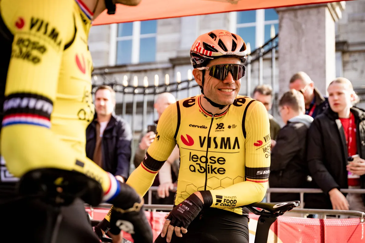 Deelnemers Giro d'Italia 2025 | Alpecin-Deceuninck met Groves; Ayuso, Roglic en Van Aert kennen ploeggenoten