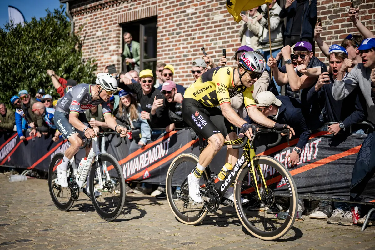 Wuyts schrijft Van Aert al af in strijd tegen Van der Poel: 'Voor de supporters is het een hele pijnlijke conclusie'