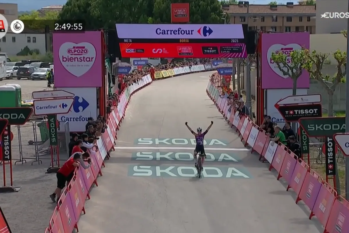 Van der Breggen doet het! Kopvrouw SD Worx slaat sensationele dubbelslag in vierde rit Vuelta Femenina