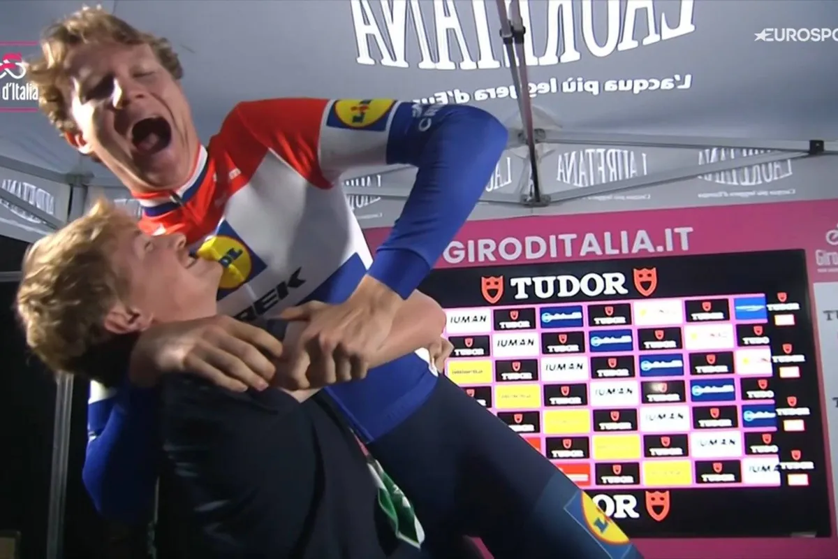 Hoole f*ck! Nederland is weer een grote ronde-ritwinnaar rijker: 'Ik mikte op deze dag, maar winnen?!'