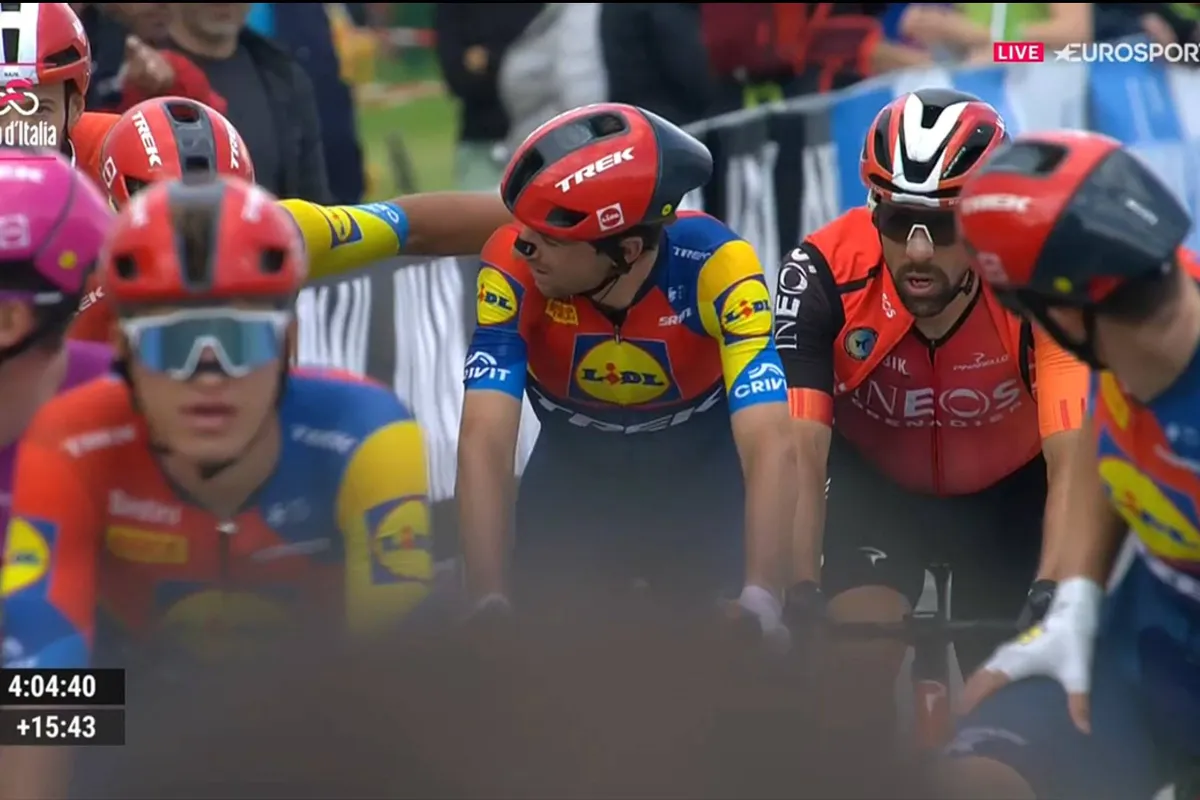 🎥 Giulio Ciccone naar ziekenhuis na val in Giro d'Italia, kniepijn voor Mads Pedersen en Daan Hoole vertelt wat er gebeurde met Lidl-Trek