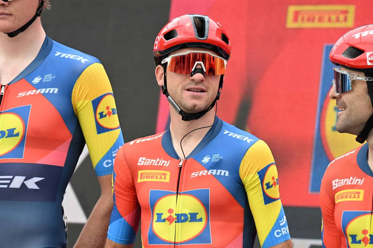 Pedersen roemt 'groot kampioen' bij Lidl-Trek na kunststukje tegen Van Aert: 'Je moet altijd bang zijn voor Wout'