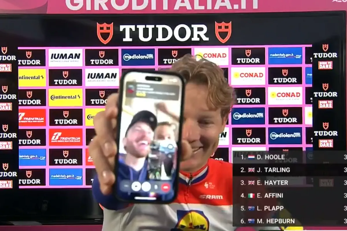 'Lange Daan verdient dit'; Pedersen, Nys, Arensman, Moerenhout, Stuyven... allemaal zijn ze dolgelukkig voor Hoole