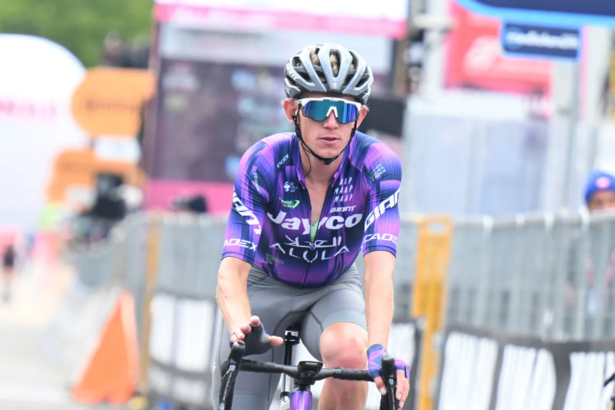 Koen Bouwman forced to leave Giro d’Italia a day after teammate Luke Plapp’s victory