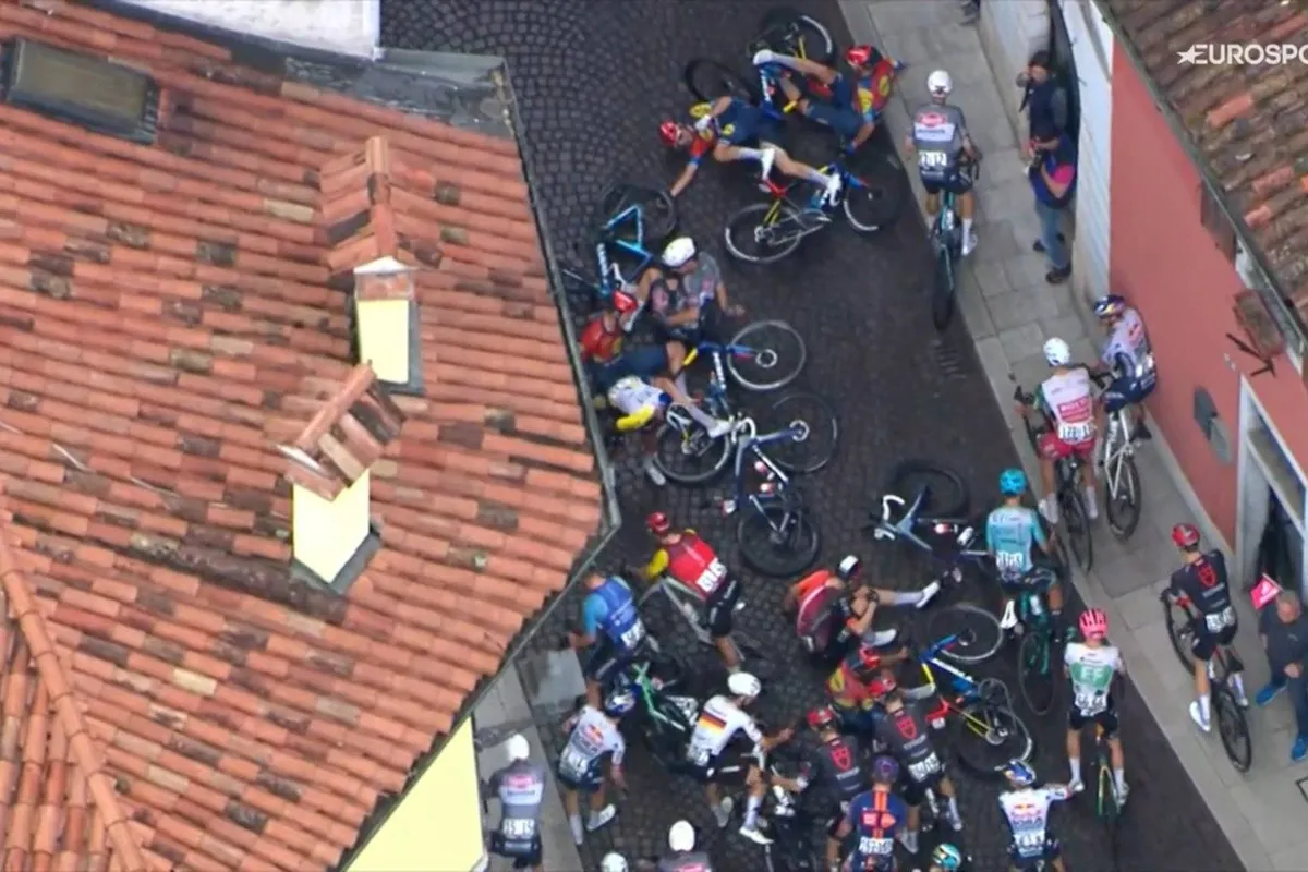 Primoz Roglic also crashes in Slovenian stage of Giro d’Italia and suffers time loss: "We knew it was going to be slippery"