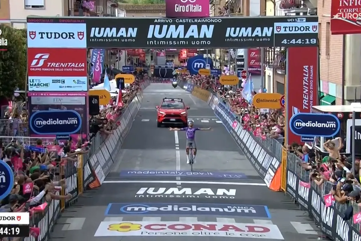 Kelderman goes to war in stunning transitional stage but monstrous Plapp takes the win, Ulissi grabs the pink jersey