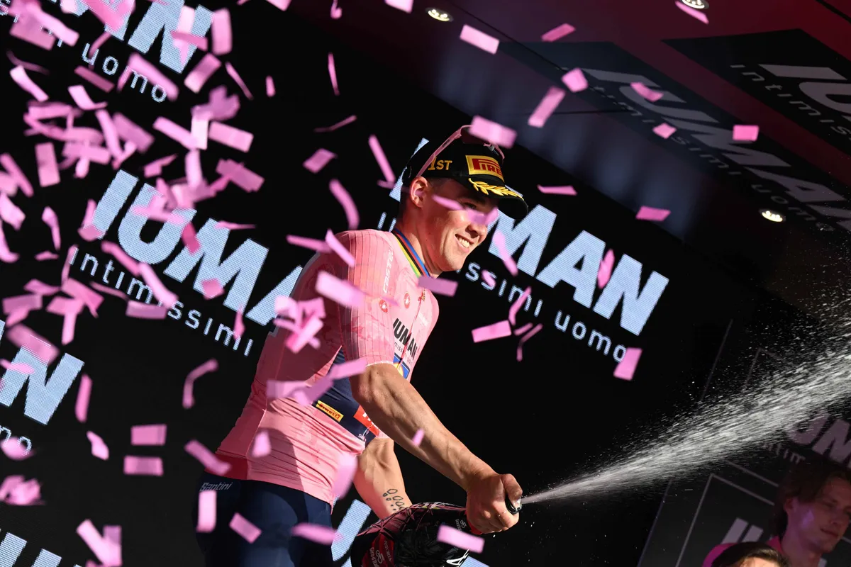 LIVE etappe 5 Giro d'Italia 2025 | Pedersen en Van Aert mogen hopen, of is de finale iets voor Roglic?