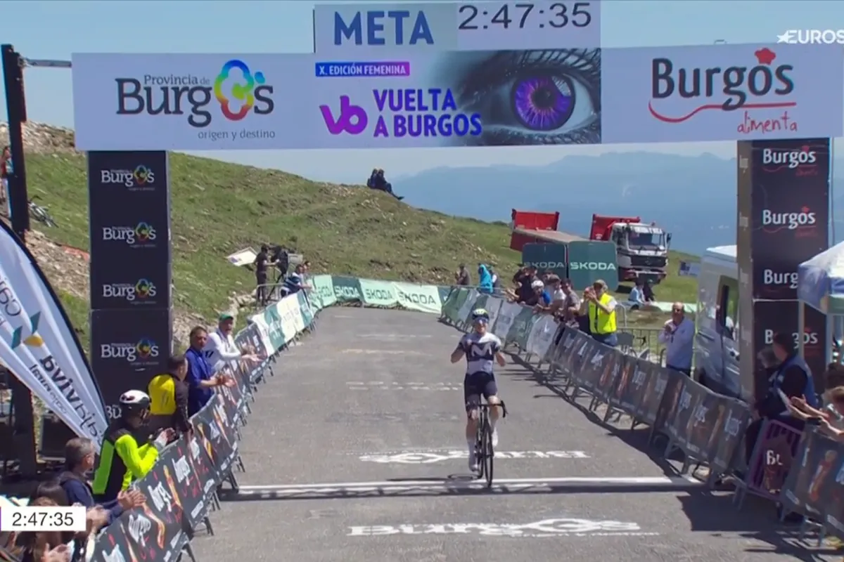 Reusser kraakt Kastelijn op loodzware slotklim Burgos, Kopecky verliest weer minuten in koninginnenrit
