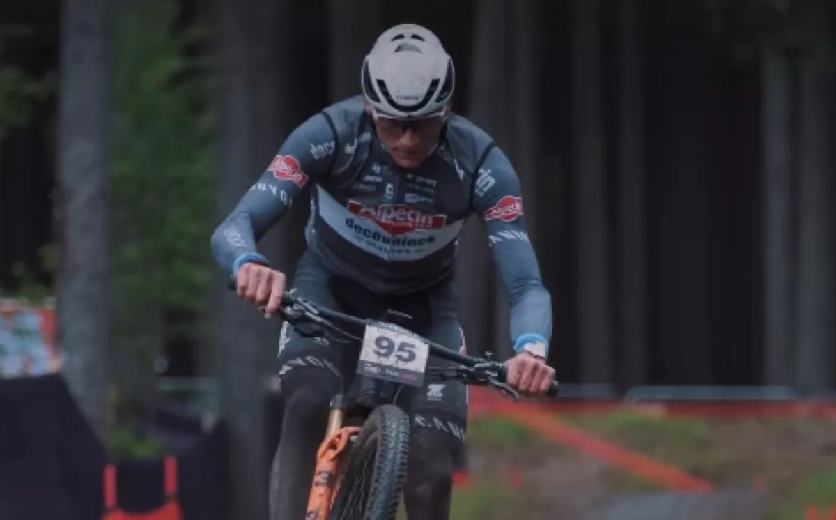 🎥 Daar zijn de eerste beelden: Mathieu van der Poel op zijn mountainbike in Nove Mesto