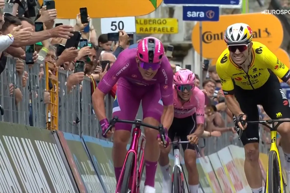 Mads Pedersen klopt Wout van Aert, maar hield zich niet aan zijn plan: 'Op zo'n aankomst is dat soms oké'