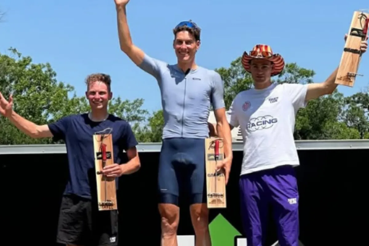 Ondertussen in het peloton | Fabio Jakobsen kan weer buiten fietsen, Ramon Sinkeldam wint Gravellocos (Ten Dam 14e)