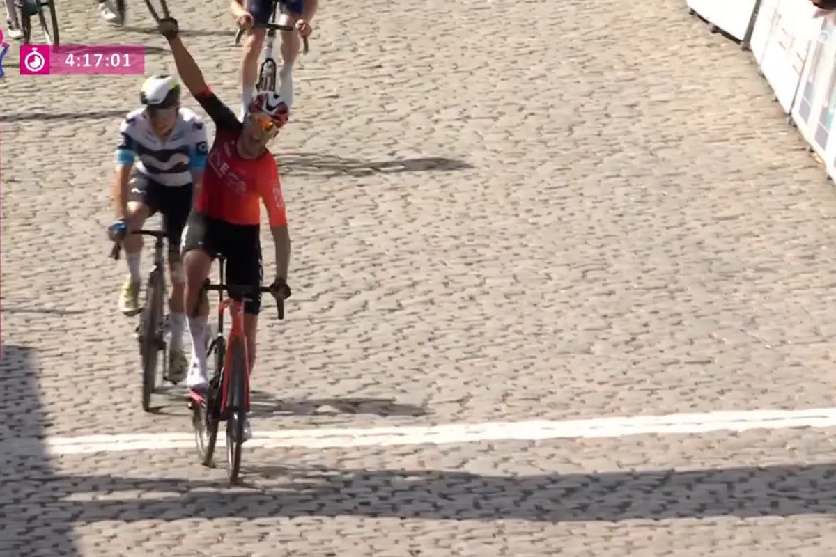 Disaster day for Visma in Dunkirk: leader Zingle drops out, Watson (INEOS) pulls off double in queen stage